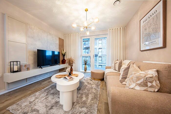 1 Bedroom Flat For Sale In North Woolwich Road, London, London, E16