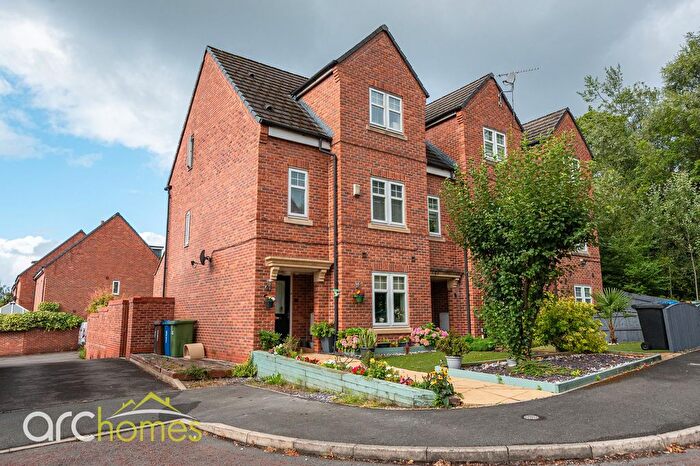 4 Bedroom End Of Terrace House For Sale In Shalebrook Close, Atherton, M46