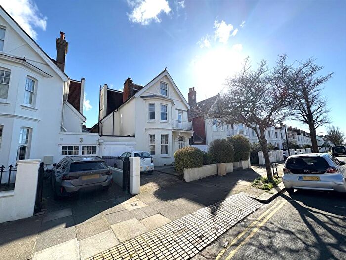 Flat To Rent In Walsingham Road, Hove, BN3