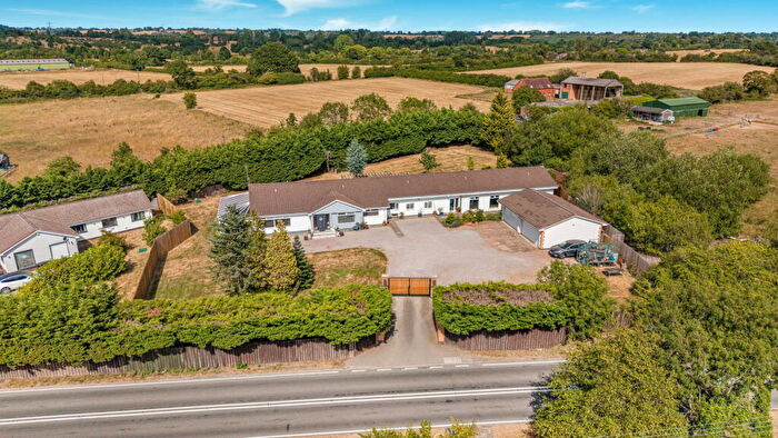4 Bedroom Detached Bungalow For Sale In Hunger Hill, Henley-in-arden, B95