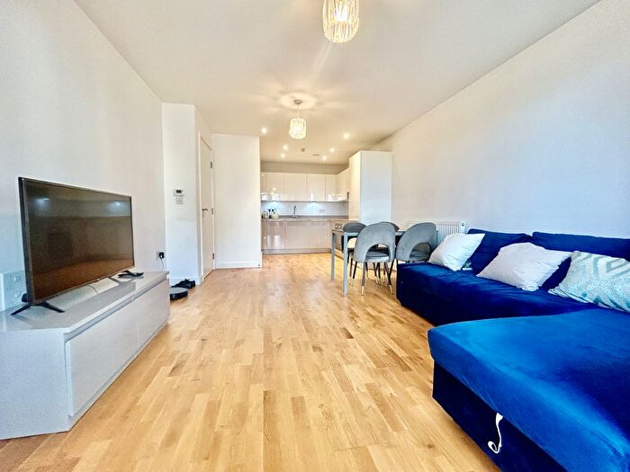 1 Bedroom Flat To Rent In Windsor Road, Slough, SL1