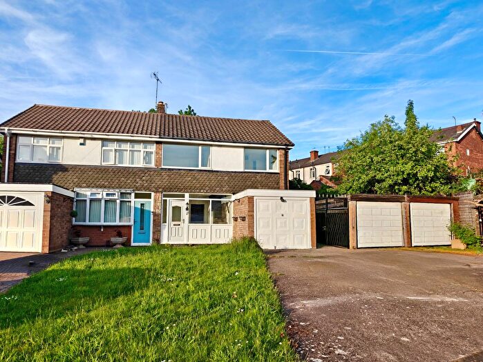 3 Bedroom Semi-Detached House To Rent In Blakedon Road, Wednesbury, WS10
