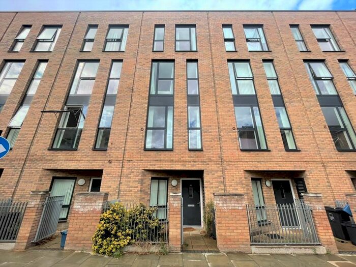 4 Bedroom Maisonette To Rent In Dunston Road, London, E8