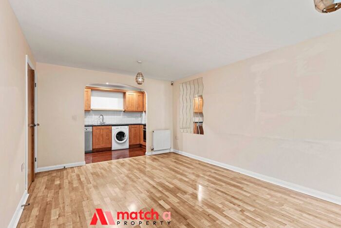 2 Bedroom Flat For Sale In Greenford Road, Greenford, UB6
