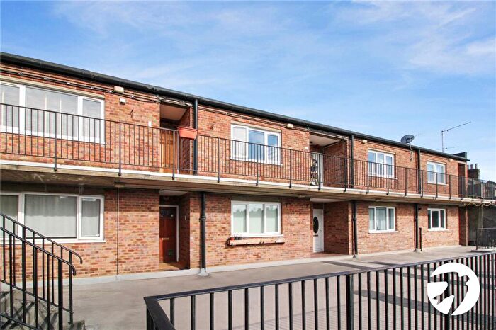 2 Bedroom Flat To Rent In Hither Green Lane, London, SE13