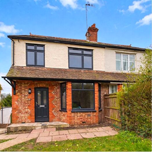 3 Bedroom Semi Detached House To Rent In Henley Road, Caversham, Reading, Berkshire, RG4
