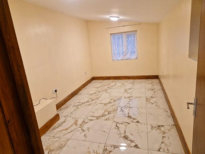 Studio To Rent In Park Avenue, Southall, UB1