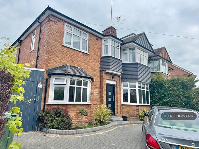 5 Bedroom Semi-Detached House To Rent In Walmington Fold, London, N12