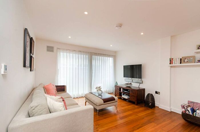 2 Bedroom Flat To Rent In Felsham Road, West Putney, London, SW15