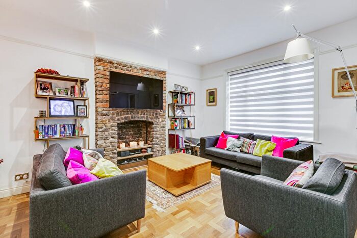 3 Bedroom Flat To Rent In Ashworth Mansions, Grantully Road, Maida Vale, London, W9