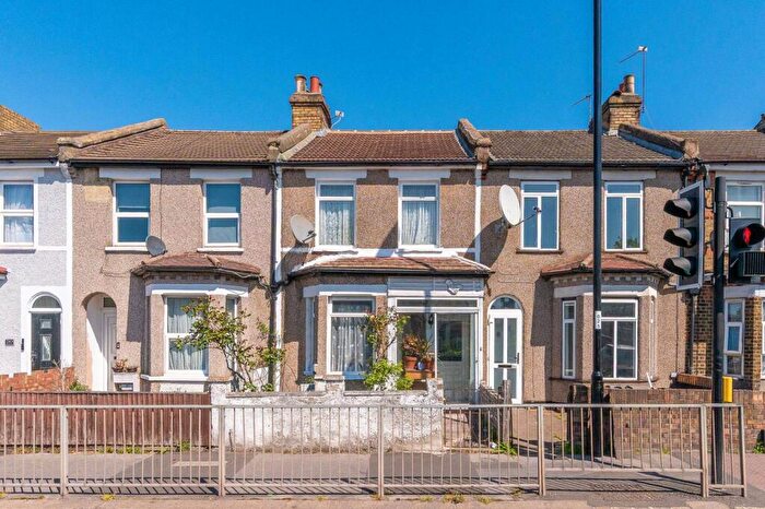 3 Bedroom Terraced House For Sale In Mitcham Road, Croydon, CR0