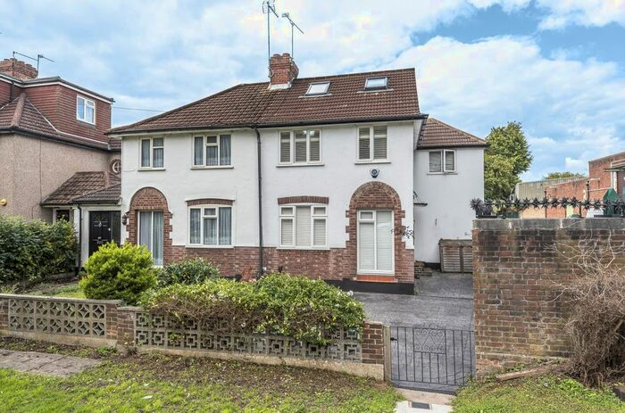 4 Bedroom Semi-Detached House To Rent In Cray Avenue, BR5
