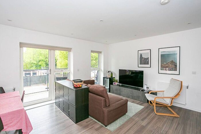 2 Bedroom Flat To Rent In Henbury Way, Bushey, South Oxhey, WD19