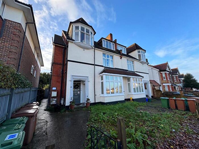 Flat To Rent In Parkgate Road, Wallington, SM6