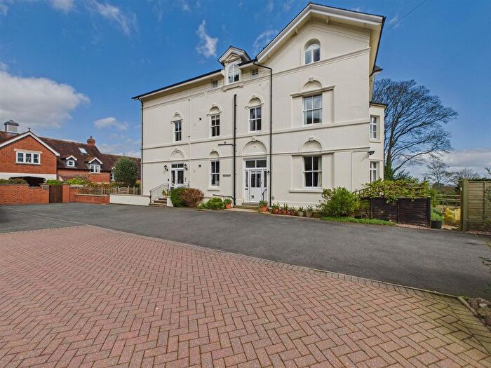 2 Bedroom Flat For Sale In Como Road, Malvern, WR14