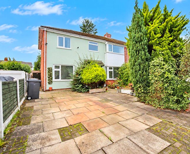 5 Bedroom Semi Detached House For Sale In Cypress Grove, Lostock Hall, Preston, PR5