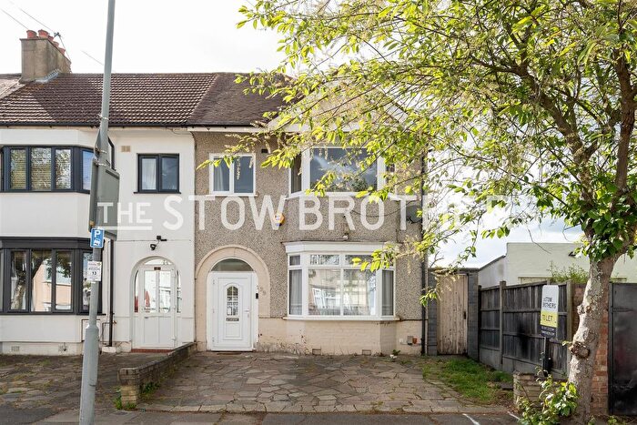 3 Bedroom Property To Rent In Cantley Gardens, Ilford, IG2
