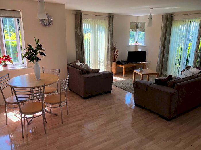 2 Bedroom Flat To Rent In Waltheof Road, Sheffield, S2