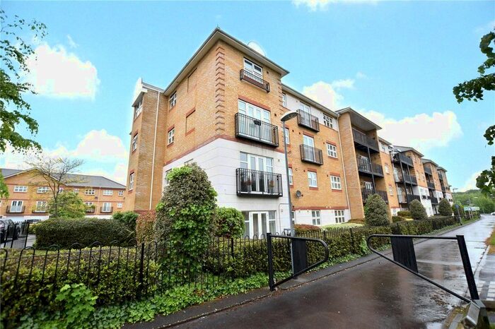 2 Bedroom Flat To Rent In Ogden Park, Bracknell, Berkshire, RG12