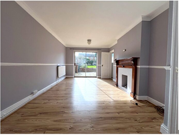 3 Bedroom Semi Detached House To Rent In Mangrove Road, Luton, Beds, LU2