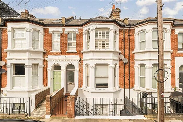1 Bedroom Flat For Sale In Hadyn Park Road, Shepherd's Bush, W12