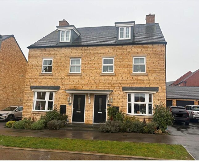 3 Bedroom Semi Detached House For Sale In Heron Drive, Witney, OX28