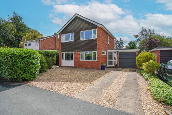 4 Bedroom Detached House For Sale In Fir Tree Close, Southmoor, OX13