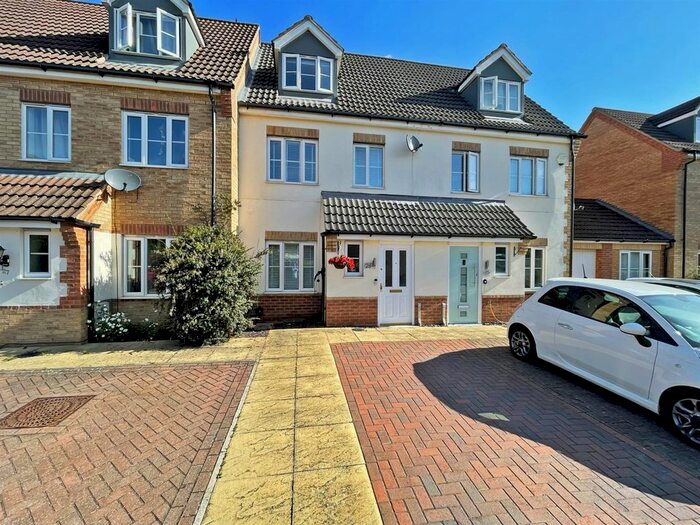 3 Bedroom Town House To Rent In Elgar Way, Stamford, PE9