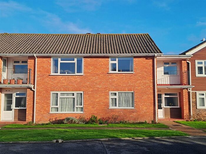 2 Bedroom Flat For Sale In Shaftesbury Road, Rustington, BN16