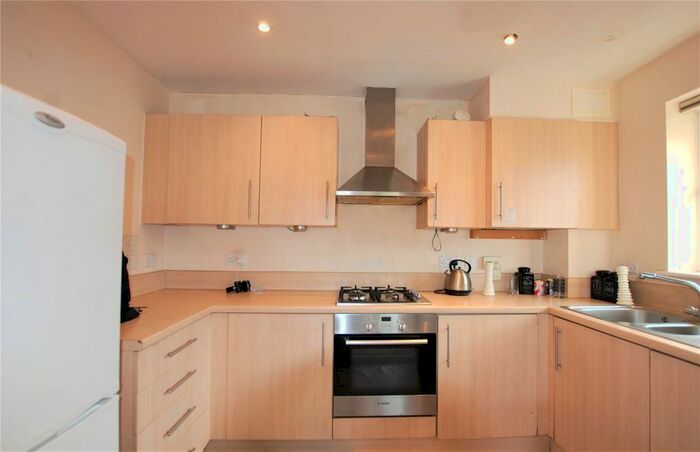 2 Bedroom Flat To Rent In Kendra Hall Road, South Croydon, CR2