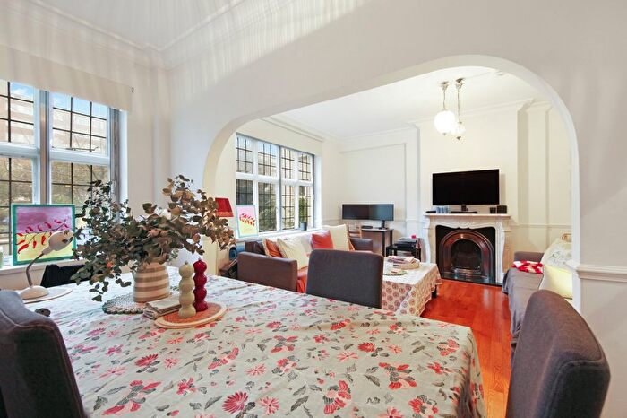 4 Bedroom Flat To Rent In Wellington Court, - Wellington Road, NW8