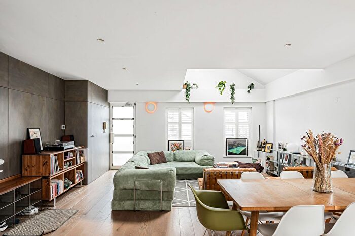3 Bedroom Flat For Sale In City Pavilion, Chilton Street, Tower Hamlets, E2