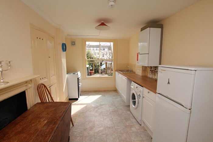 2 Bedroom Flat To Rent In Caledonia Place - Clifton Village, BS8