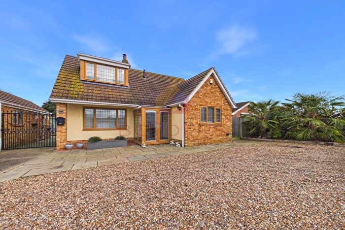 3 Bedroom Bungalow To Rent In Dumont Avenue, St Osyth, CO16