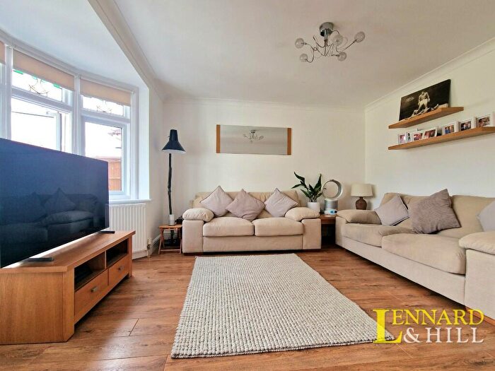 2 Bedroom Detached Bungalow For Sale In King Edward Drive, Woodside, RM16