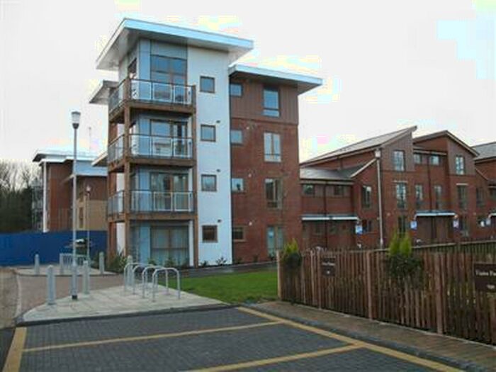 1 Bedroom Ground Flat To Rent In Three Bridges, RH10