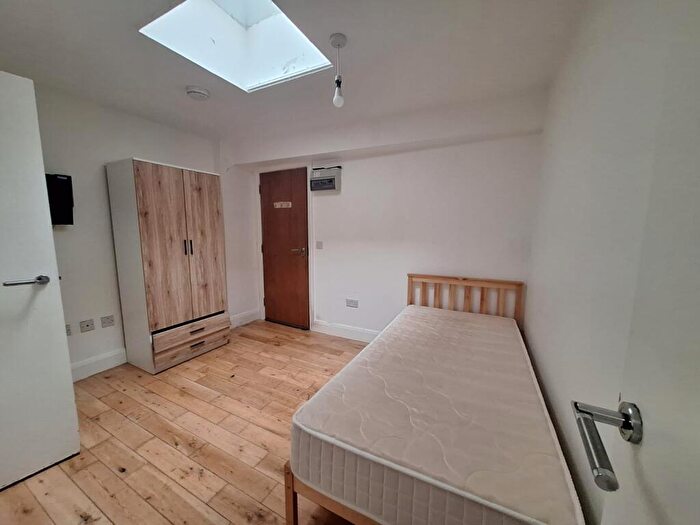 1 Bedroom Flat To Rent In Holloway Road, London, N19
