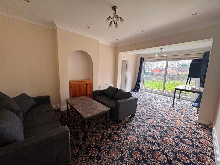 4 Bedroom Semi Detached House To Rent In Southall, UB2