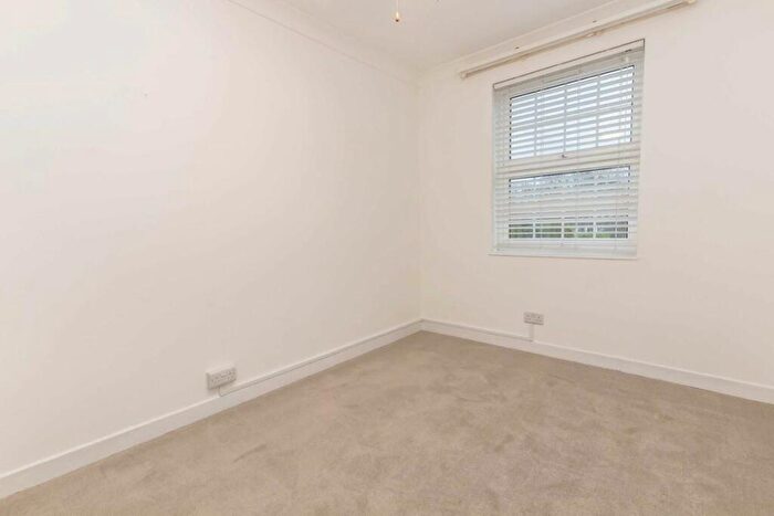 4 Bedroom House To Rent In Cotswold Close, Kingston Upon Thames, KT2