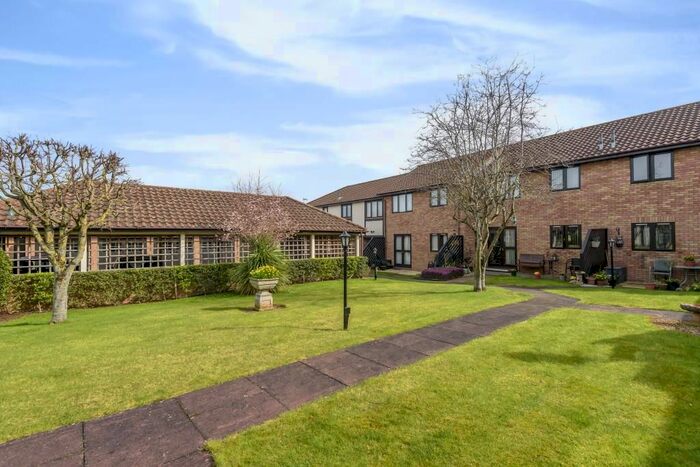 2 Bedroom Bungalow For Sale In Brook Farm Court, Belmont, HR2