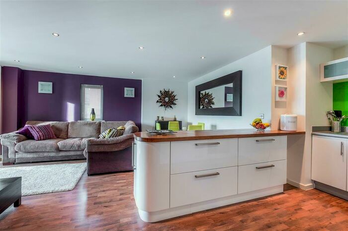 2 Bedroom Apartment To Rent In South Quay, Kings Road, Swansea, SA1