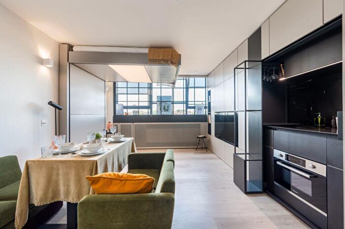 Maisonette To Rent In Dandi Wembley, Wembley, HA9
