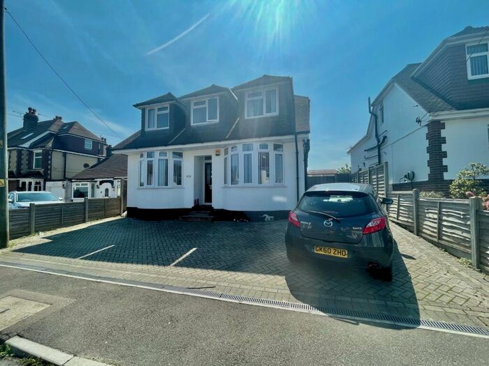 5 Bedroom House To Rent In King Arthurs Drive, Strood, ME2