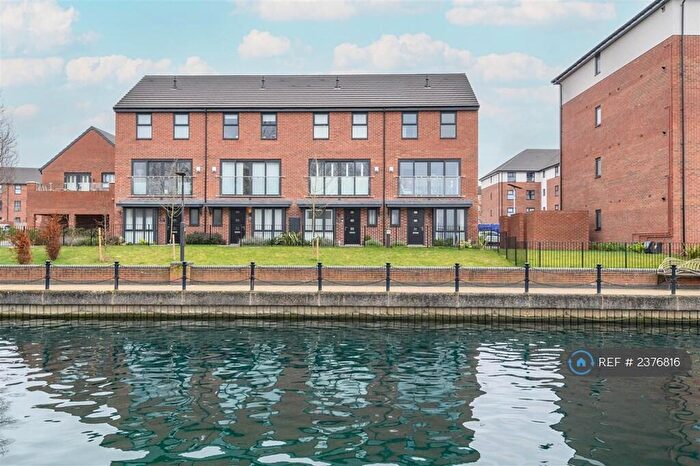 4 Bedroom Terraced House To Rent In Sparrow Close, Doncaster, DN4