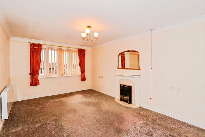 2 Bedroom Flat For Sale In Holme Oaks Court, Ipswich, IP3