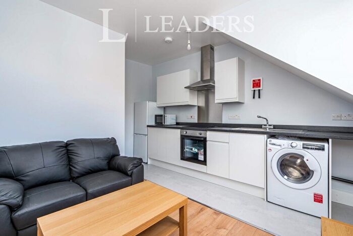 2 Bedroom Apartment To Rent In Commercial Road, SO15
