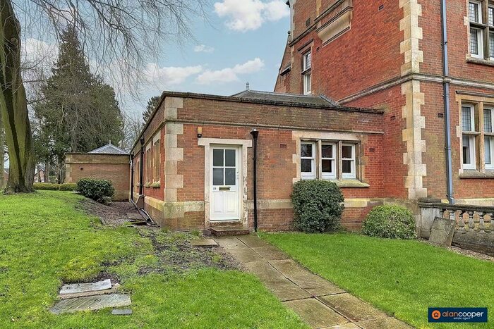 1 Bedroom Flat For Sale In Caldecote Hall, Caldecote Hall Drive, Nuneaton, Warwickshire, CV10