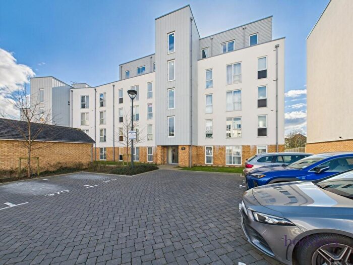 2 Bedroom Apartment For Sale In Addlestone, Surrey, KT15