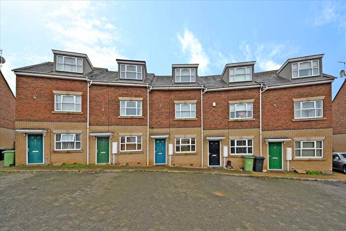 3 Bedroom Terraced House For Sale In The Crescent, Wellingborough, NN8