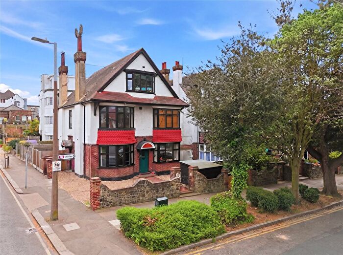 3 Bedroom Flat For Sale In Ditton Court Road, Westcliff-On-Sea, Essex, SS0